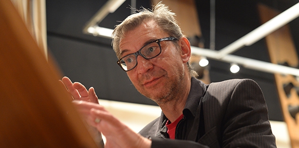 Organist Thomas Schmögner hat seinen Beitrag im Wiener Funkhaus live eingespielt.